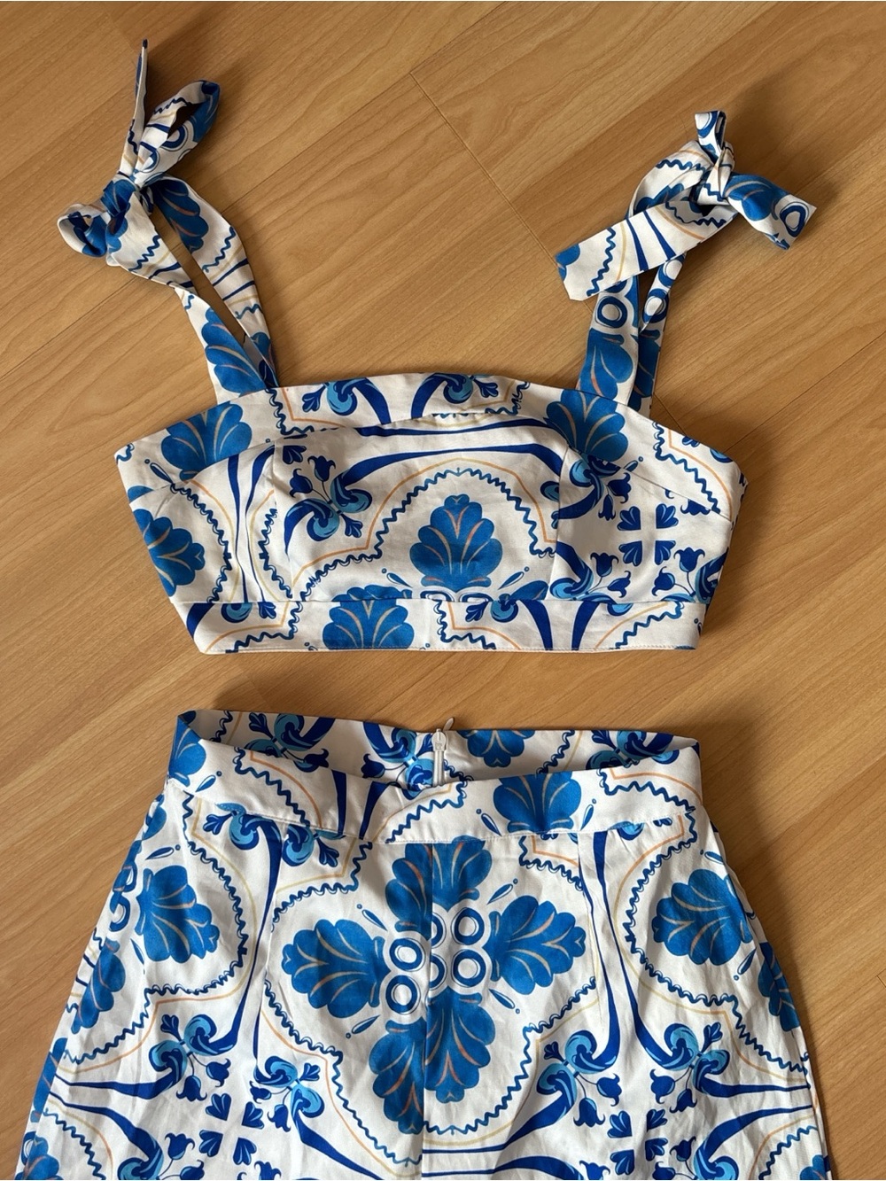 SHEIN Blue and White Tile Print Crop Top & High Waist Pants Set
